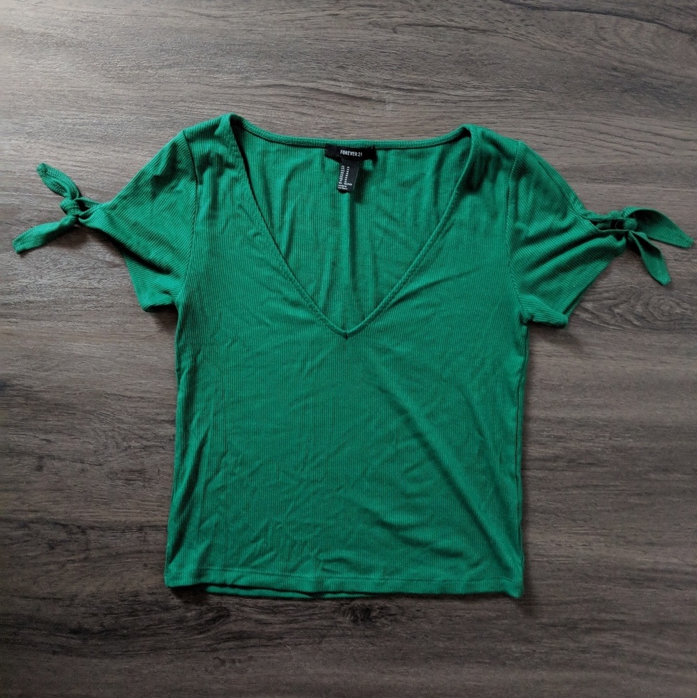 V nexk crop top